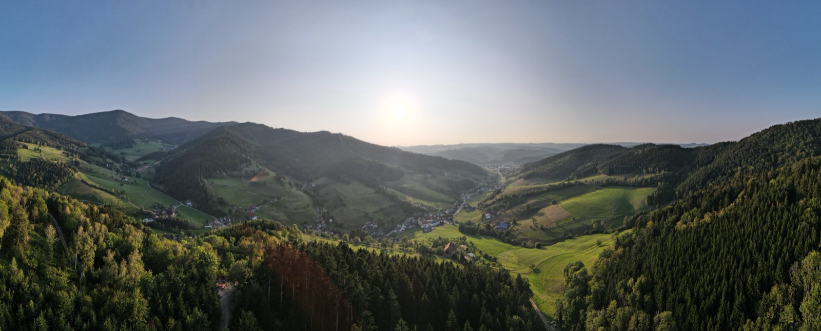 Sonne über dem Tal von Yach